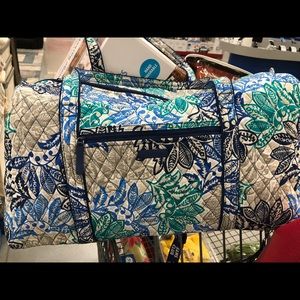 NWT🎀 Vera Bradley large duffle!
